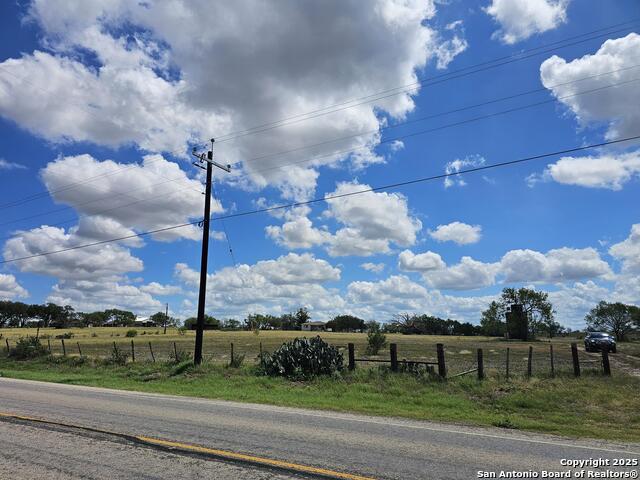 Listing photo id 7 for 13841 Fm 775