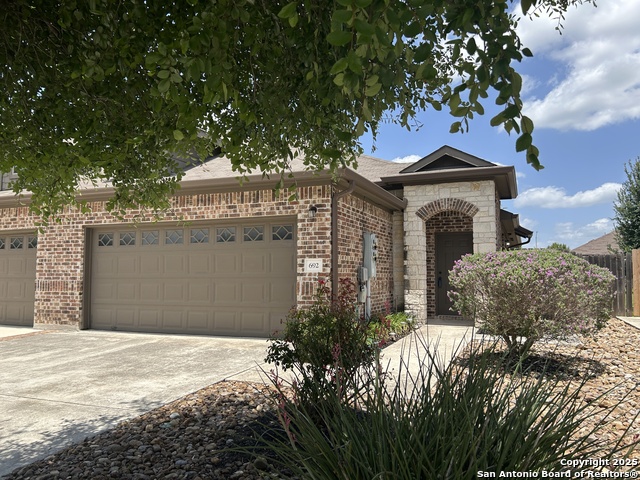 Details for 692 Creekside, New Braunfels, TX 78130