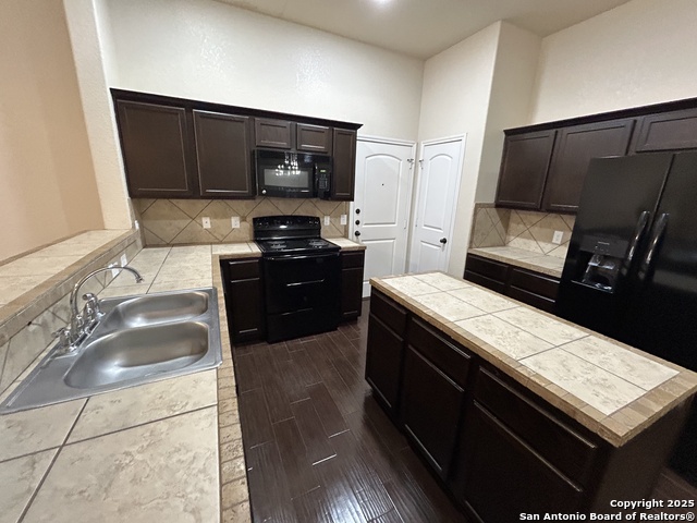 Image 11 of 29 For 692 Creekside