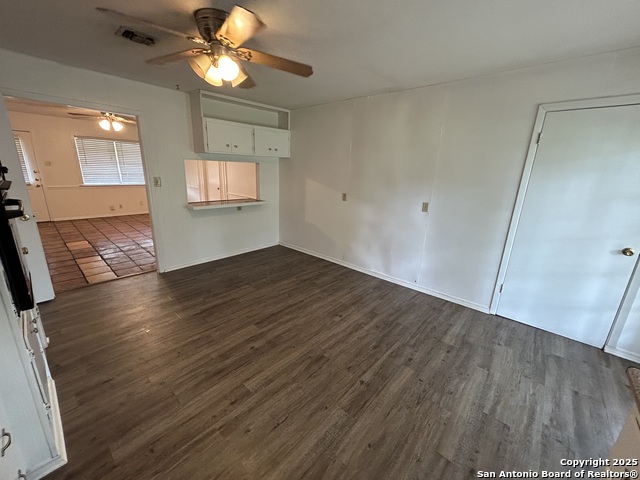 Image 11 of 32 For 720 Albert St