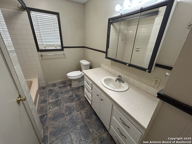 Image 18 of 32 For 720 Albert St