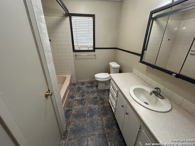 Image 19 of 32 For 720 Albert St