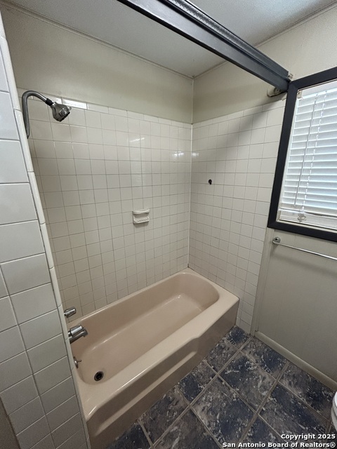 Image 20 of 32 For 720 Albert St