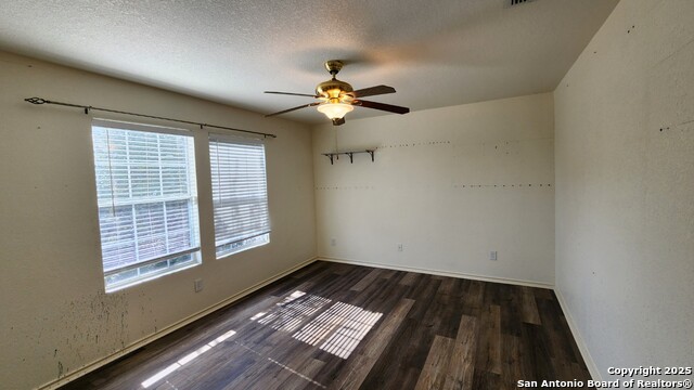 Listing photo id 18 for 310 Butternut