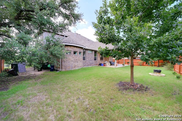 Listing photo id 33 for 1923 Gibraltar Dr