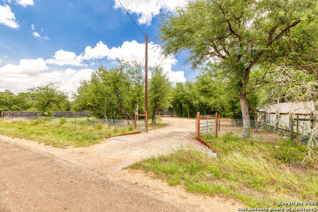 Image 2 of 25 For 461 Rust Ranch Rd