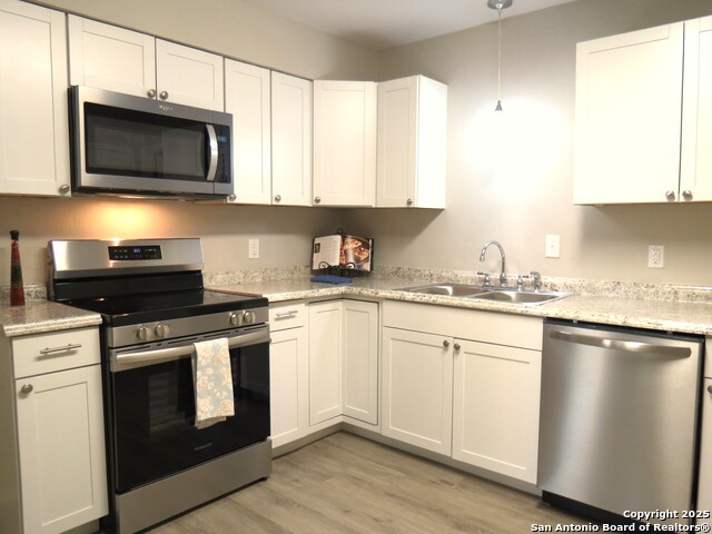 Listing photo id 1 for 550 Como
