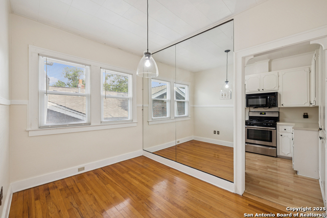 Listing photo id 9 for 435 Summit Ave W