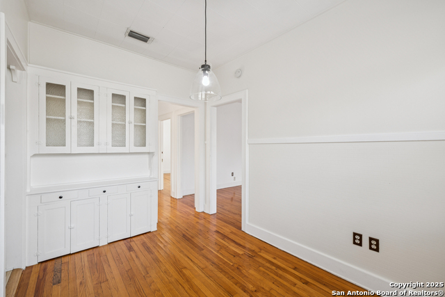 Listing photo id 10 for 435 Summit Ave W
