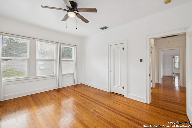 Listing photo id 16 for 435 Summit Ave W