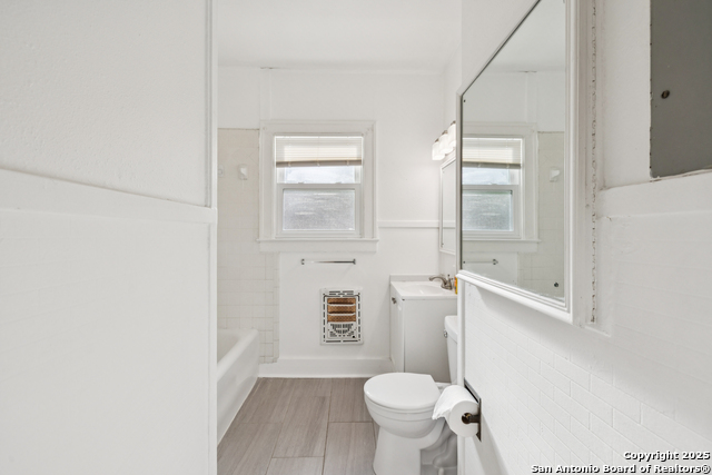 Listing photo id 17 for 435 Summit Ave W