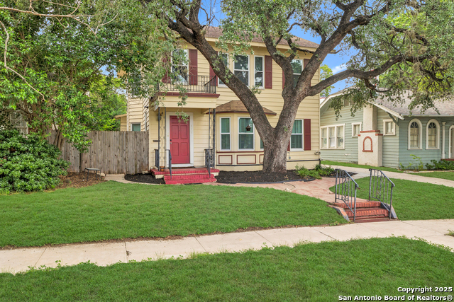 Listing photo id 0 for 435 Summit Ave W