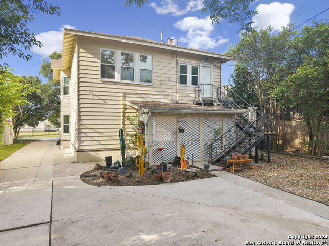 Listing photo id 24 for 435 Summit Ave W