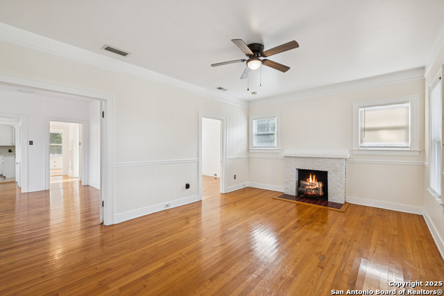 Listing photo id 4 for 435 Summit Ave W