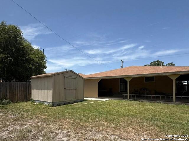 Listing photo id 12 for 5102 Hemphill Dr