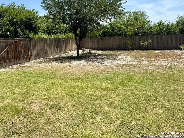 Listing photo id 13 for 5102 Hemphill Dr
