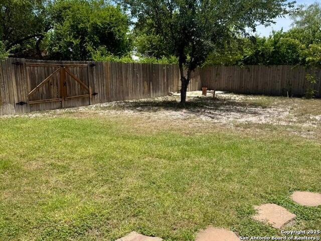 Listing photo id 16 for 5102 Hemphill Dr