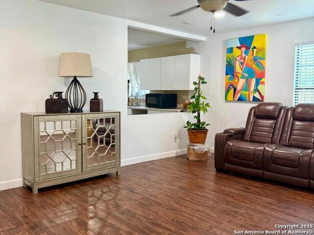 Listing photo id 3 for 5102 Hemphill Dr