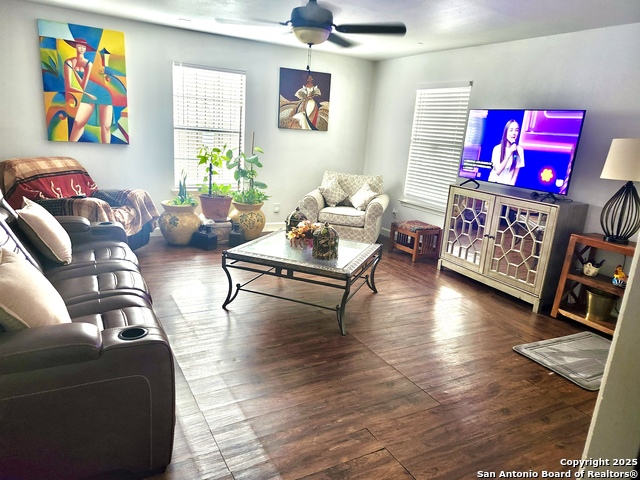 Listing photo id 4 for 5102 Hemphill Dr