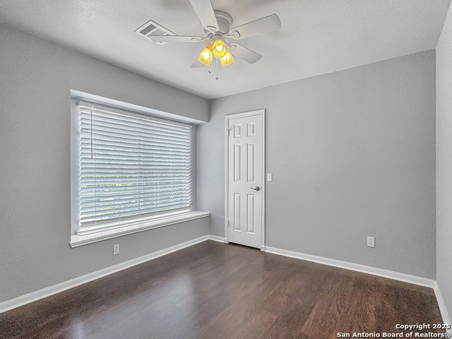 Listing photo id 10 for 7 Lockspring