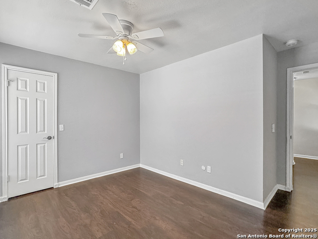 Listing photo id 12 for 7 Lockspring