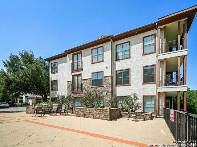 Image 3 of 45 For 7342 Oak Manor  4209