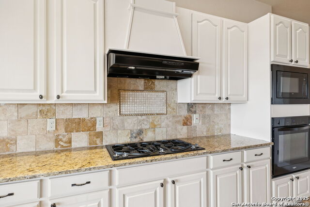 Listing photo id 12 for 15034 Iron Horse