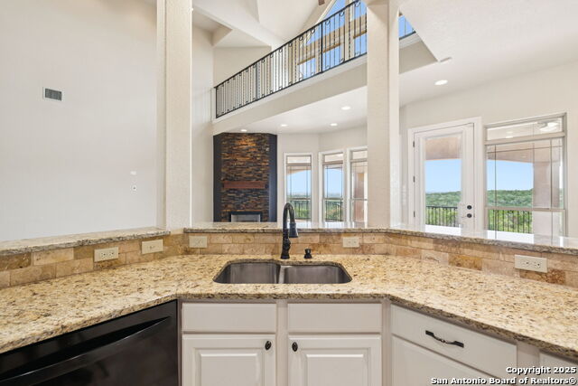 Listing photo id 13 for 15034 Iron Horse