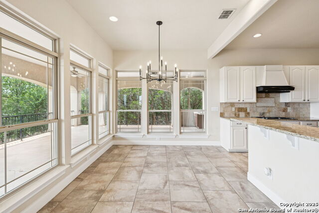 Listing photo id 14 for 15034 Iron Horse