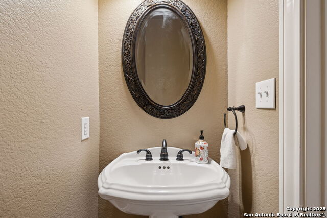 Listing photo id 24 for 15034 Iron Horse