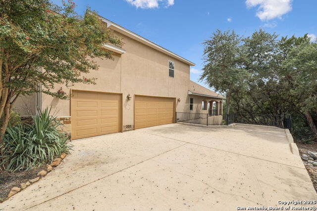 Listing photo id 43 for 15034 Iron Horse
