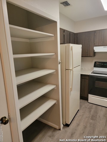 Image 10 of 16 For 923 Vance Jackson Rd  1004
