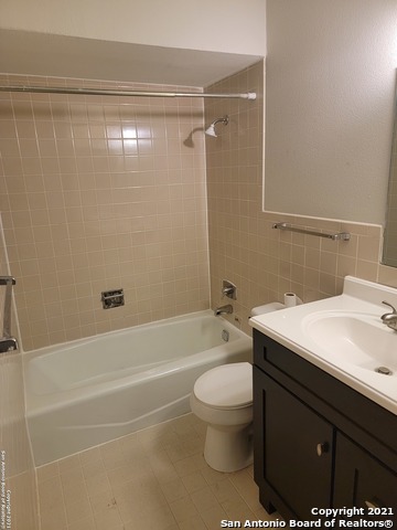 Image 15 of 16 For 923 Vance Jackson Rd  1004