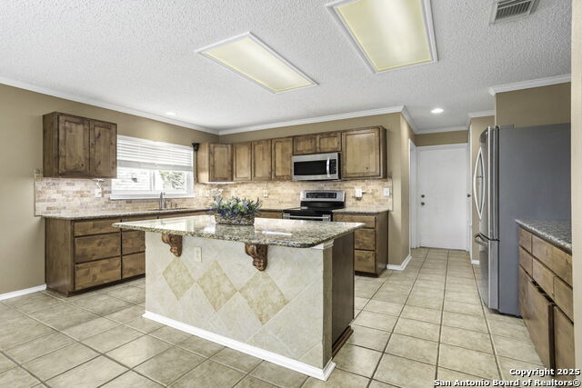 Listing photo id 8 for 2115 Border Mill Dr