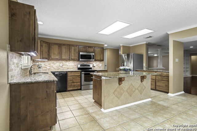 Listing photo id 9 for 2115 Border Mill Dr