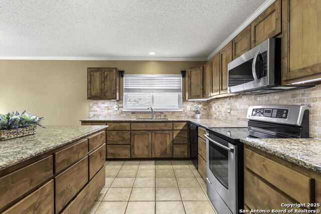Listing photo id 10 for 2115 Border Mill Dr