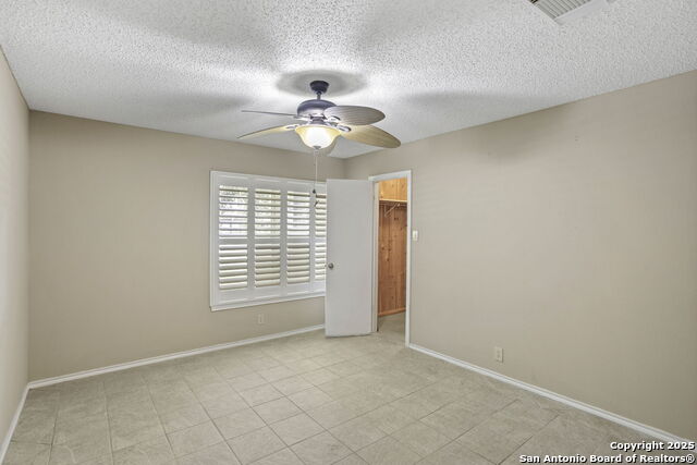 Listing photo id 12 for 2115 Border Mill Dr