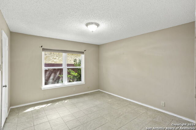 Listing photo id 14 for 2115 Border Mill Dr