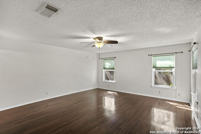 Listing photo id 16 for 2115 Border Mill Dr