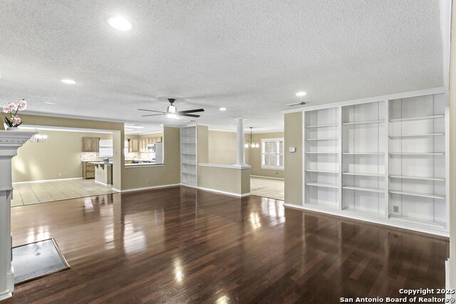 Listing photo id 5 for 2115 Border Mill Dr
