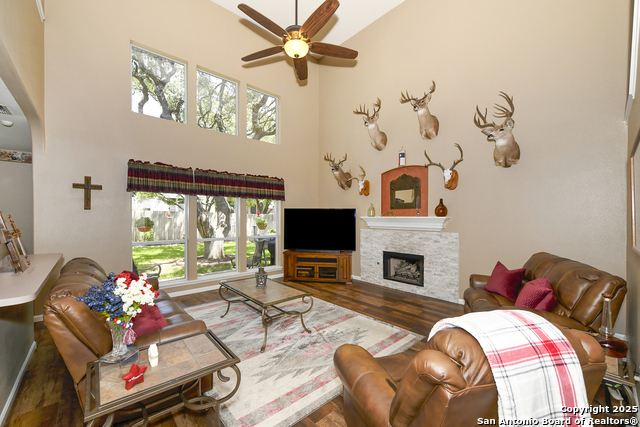 Image 3 of 16 For 18910 Windsor Wood