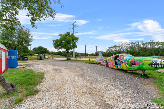 Listing photo id 13 for 33855 Blanco