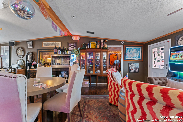 Listing photo id 25 for 33855 Blanco