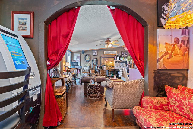 Listing photo id 30 for 33855 Blanco