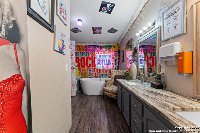 Listing photo id 31 for 33855 Blanco