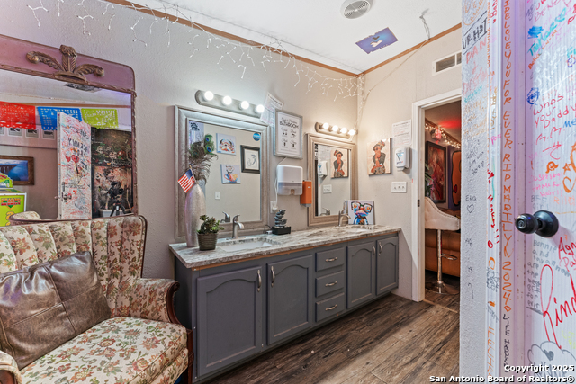 Listing photo id 32 for 33855 Blanco