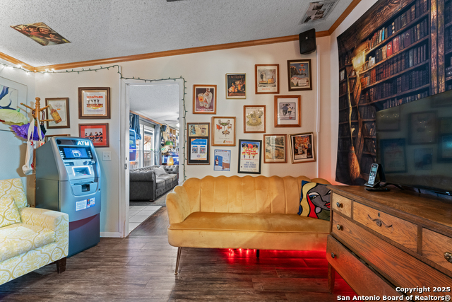 Listing photo id 42 for 33855 Blanco