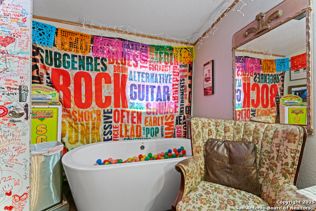 Listing photo id 43 for 33855 Blanco