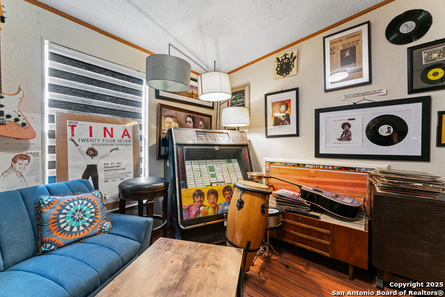 Listing photo id 45 for 33855 Blanco