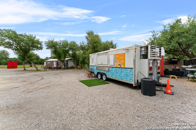 Listing photo id 57 for 33855 Blanco